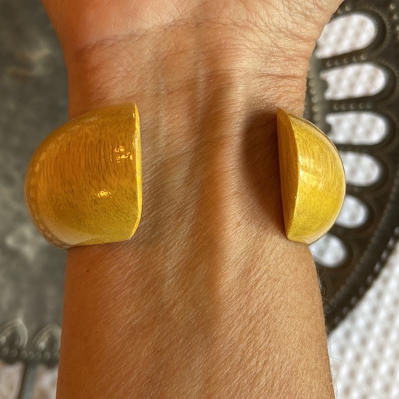 MANGO TREE Mustard Yellow Gold Light Wooden Boho Bangle Bracelet - Picture 5 of 11